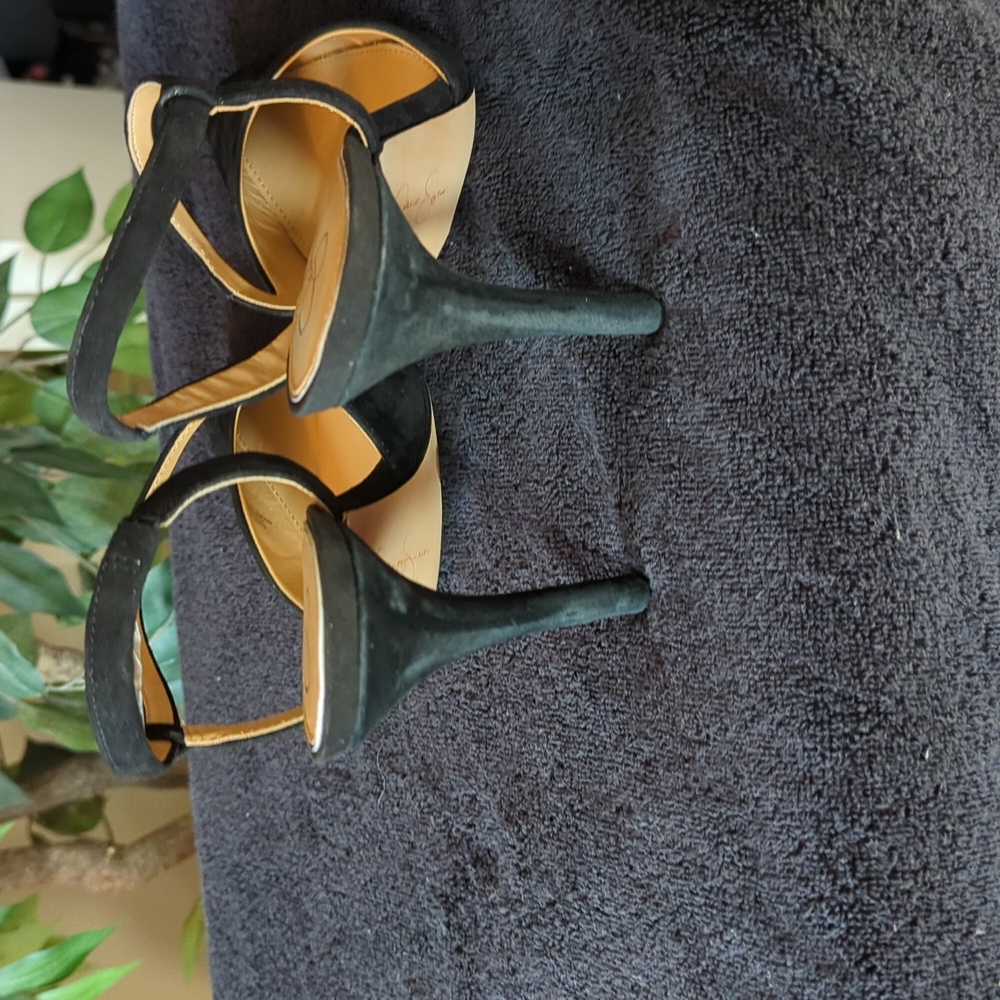 Shoes - Picture 5 of 6